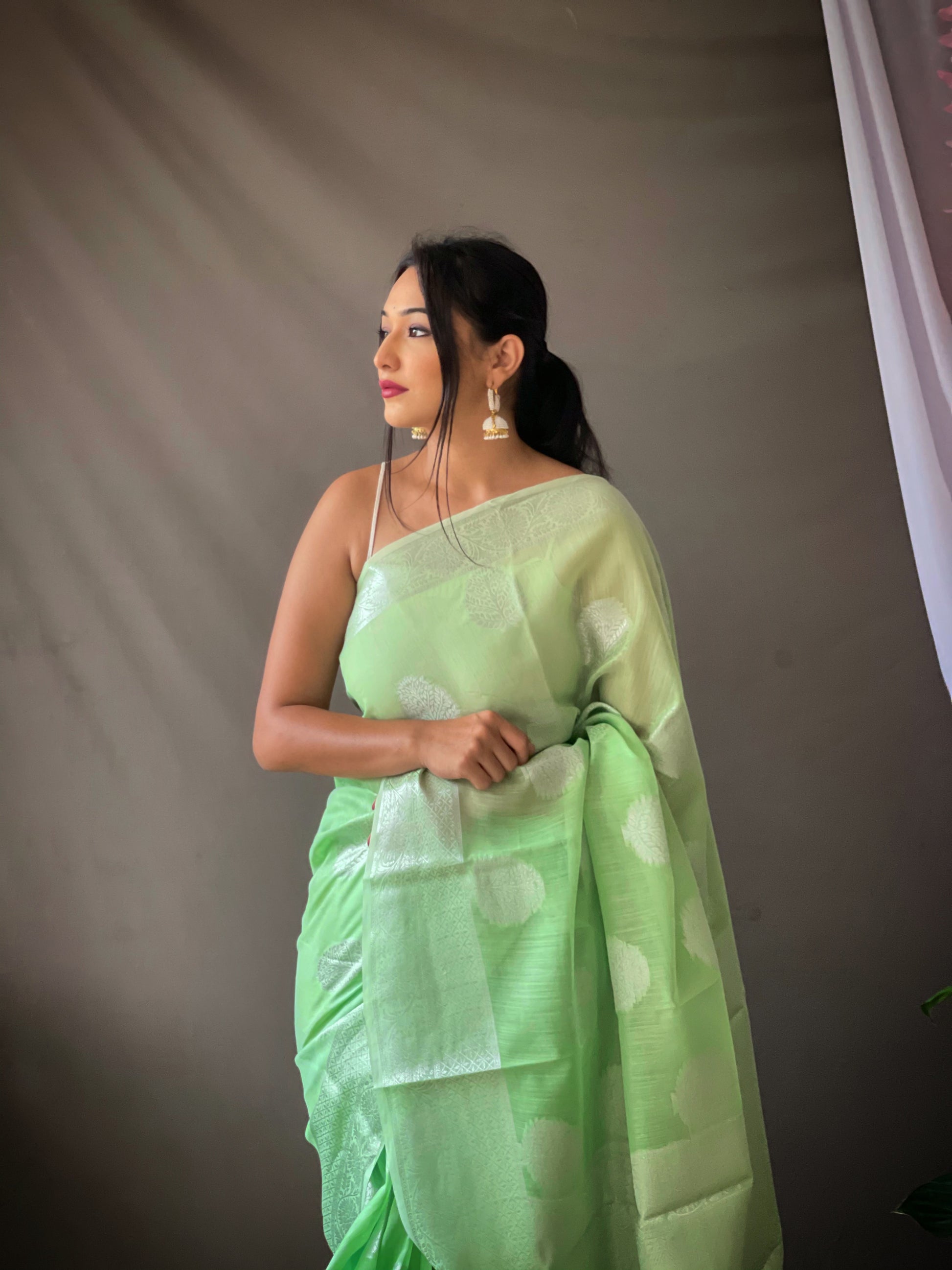 Buy MySilkLove De York Green Linen Silver Zari Woven Saree Online