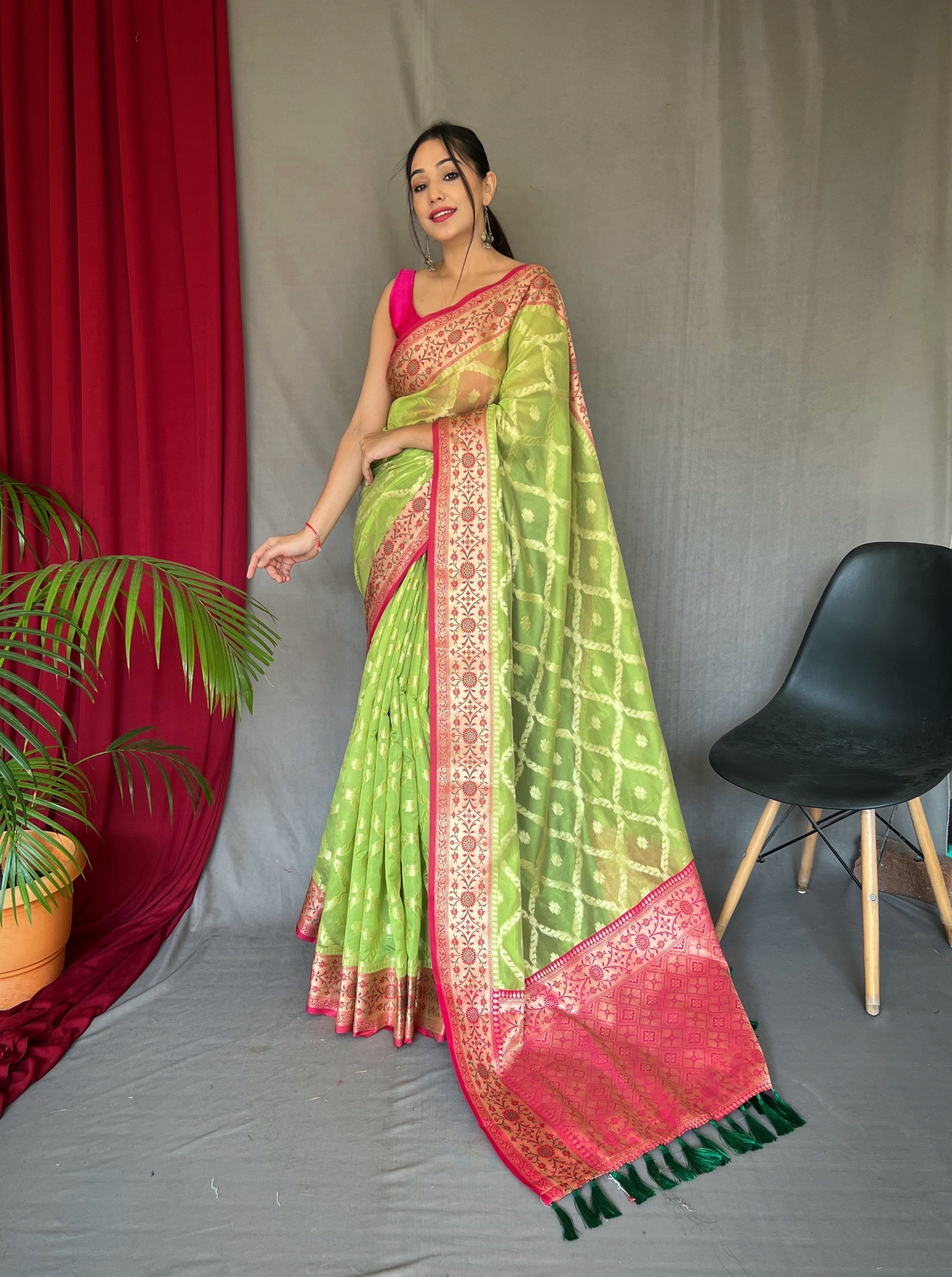 Buy MySilkLove Tacha Green Woven Banarasi Organza Silk Saree Online
