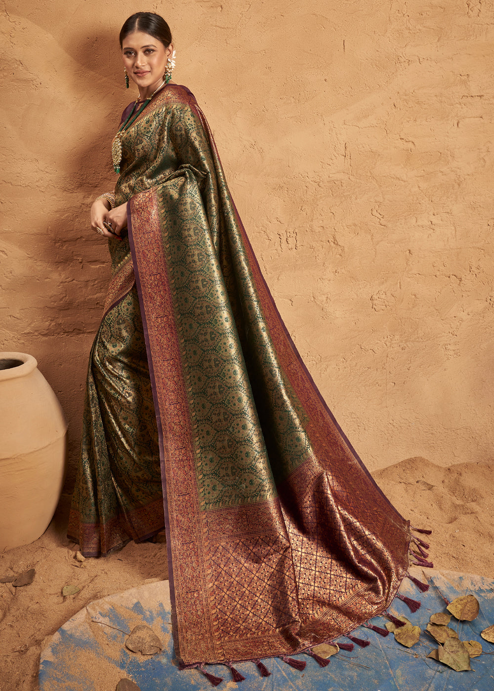 Buy MySilkLove Dingley Green Woven Banarasi Tanchoi Silk Saree Online