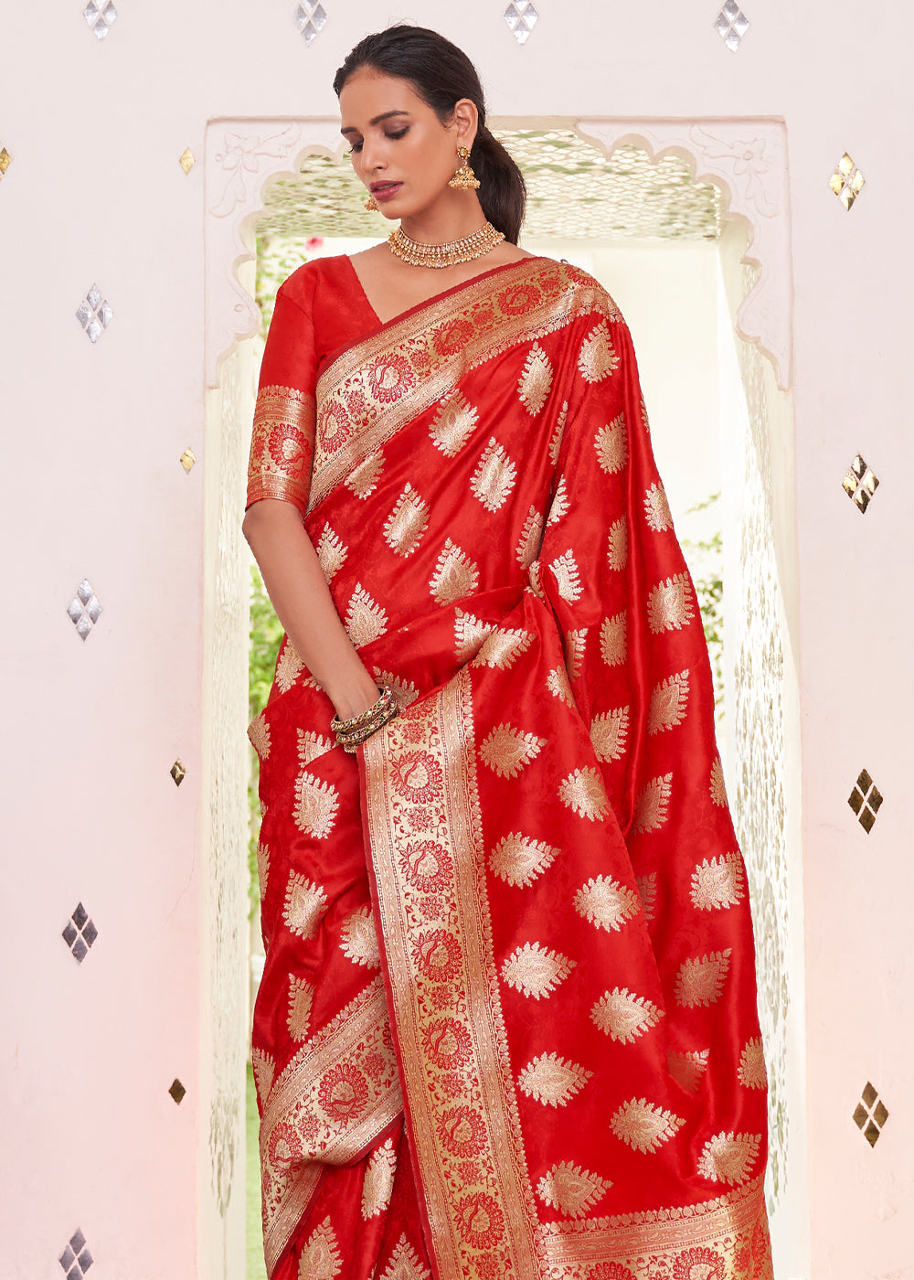 Buy MySilkLove Jasper Red Zari Woven Dual Tone Banarasi Saree Online