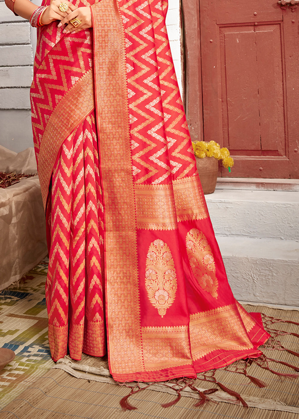 Buy MySilkLove Salmon Red Zari Woven Banarasi Brocade Silk Saree Online