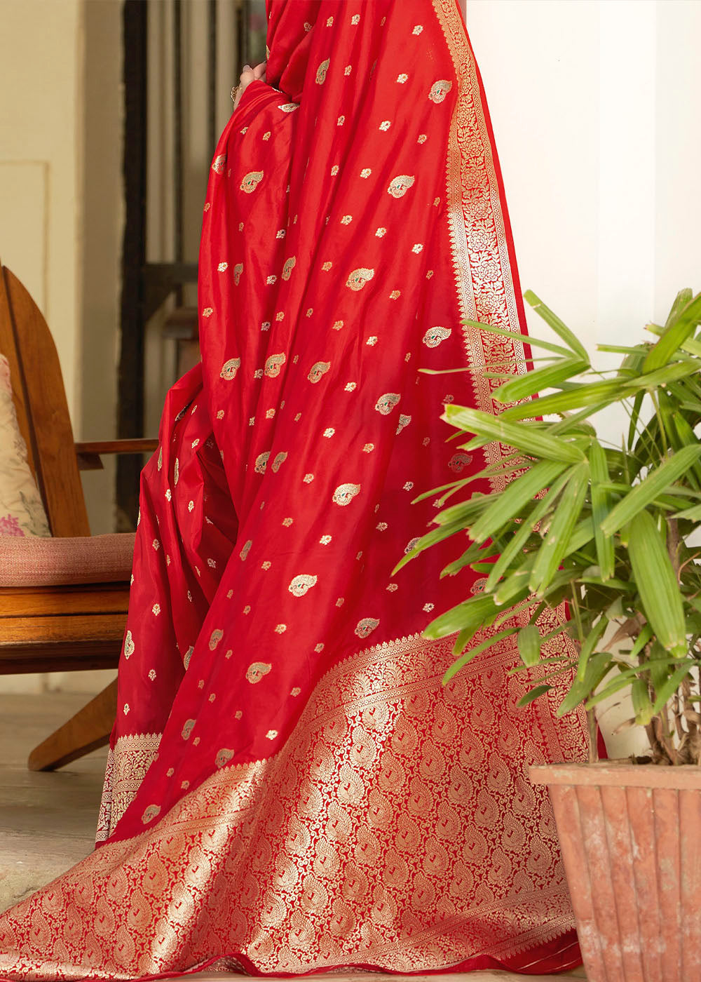 Buy MySilkLove Thunderbird Red Zari Woven Banarasi Silk Saree with Butti Work Online