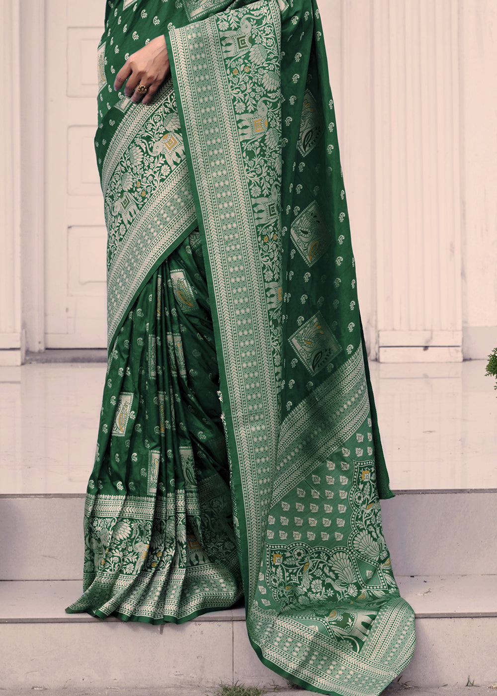 Buy MySilkLove Everglade Green Banarasi Saree Online