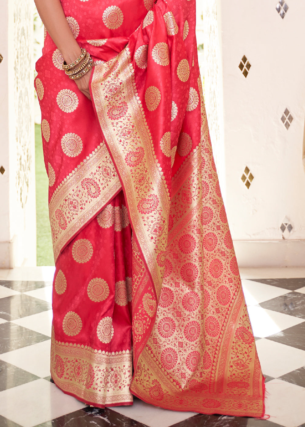 Buy MySilkLove Watermelon Pink Zari Woven Dual Tone Banarasi Saree Online