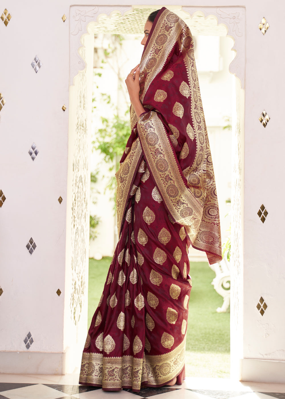 Buy MySilkLove Stiletto Maroon Zari Woven Dual Tone Banarasi Saree Online