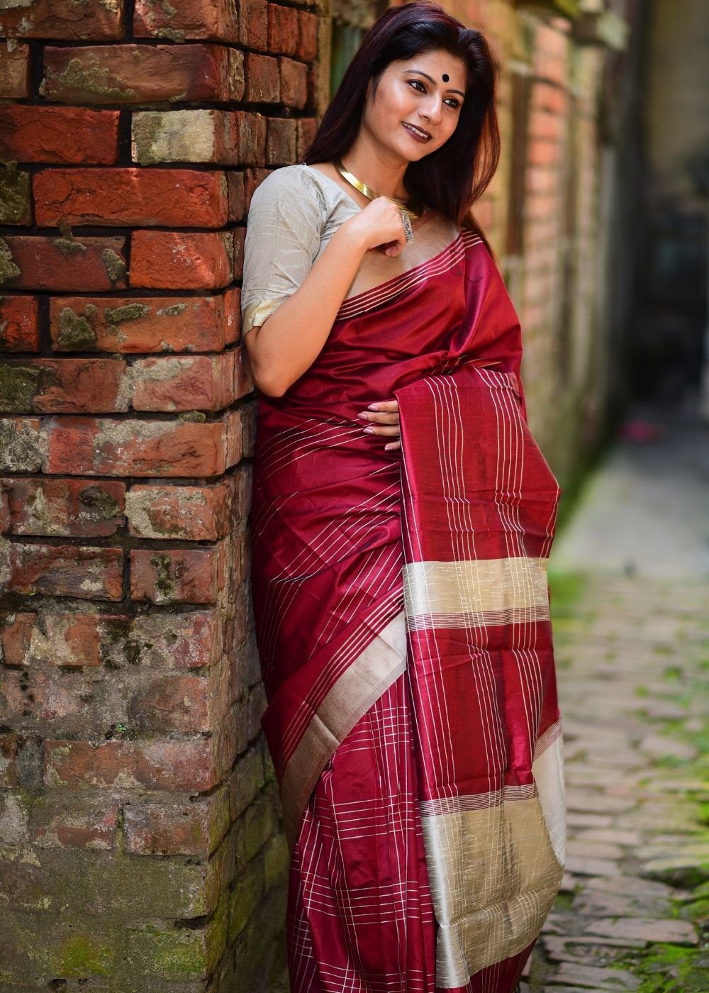 Buy MySilkLove Carmine Red Handloom Raw Silk Saree Online